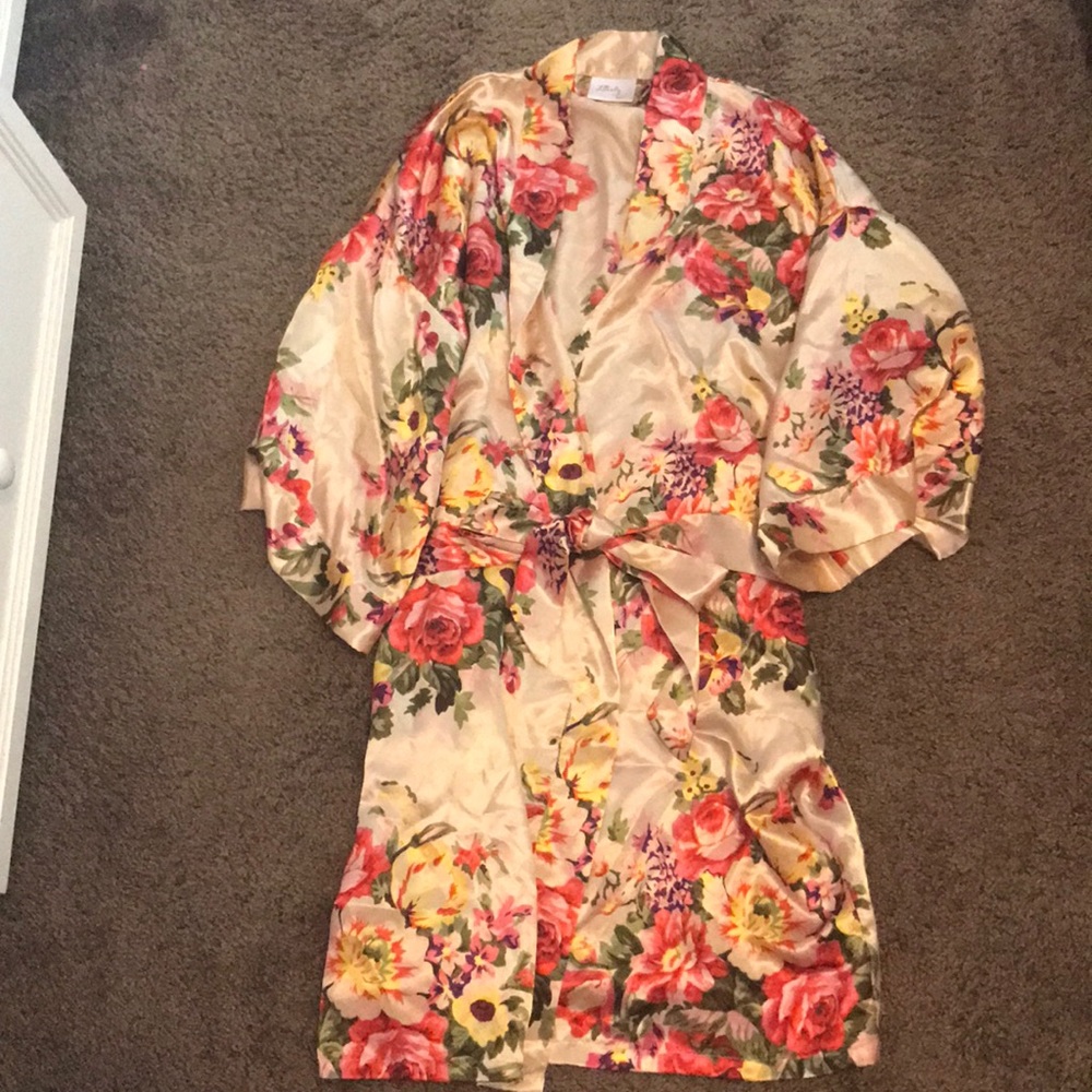 Silky floral kimono
